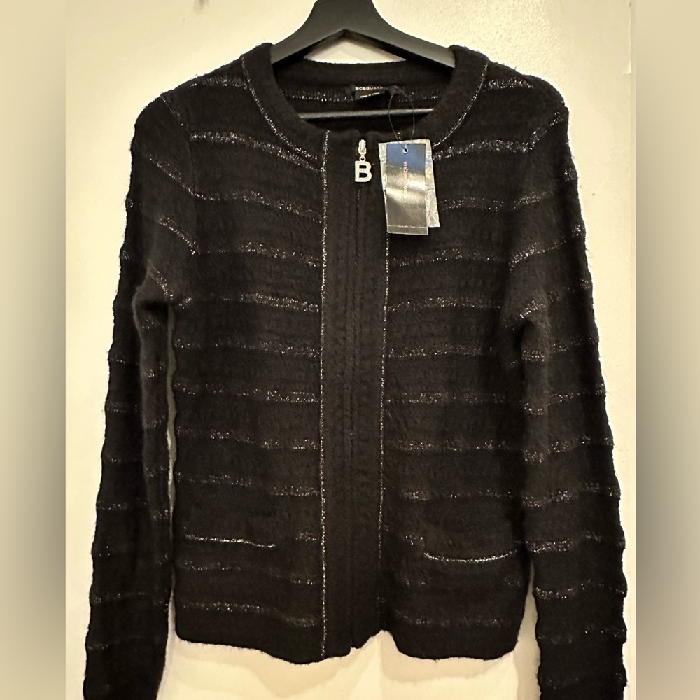 Gorgeous BCBG fitted and stretchy zip up blazer/jacket.